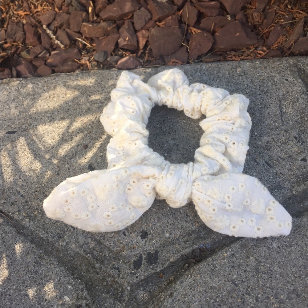 Ivory hair scrunchie with bow